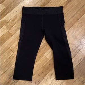 Lorna Jane Size Small mesh pocket crop tights